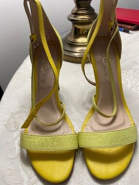 La once summer shoes, size 7